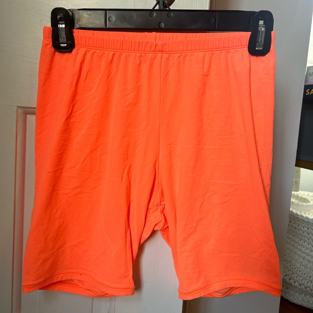SKIMS fits everybody neon orange biker shorts